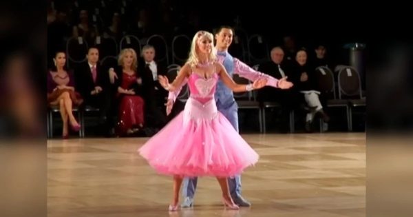 Un couple exécute la danse «Barbie» et ils obtiennent plus 5 millions de vues