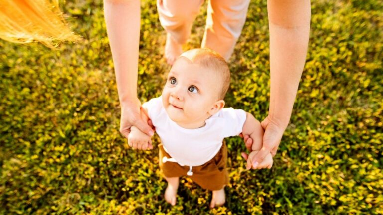 Comment les bébés savent-ils à qui faire confiance ?