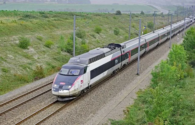 Un homme assis sur le toit d’un TGV Paris-Nancy, trafic perturbé !!