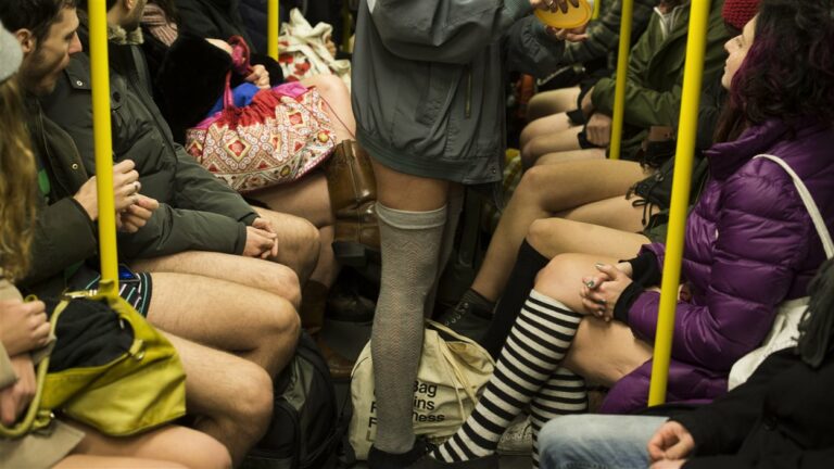 Le « sans pantalon », la nouvelle tendance qui affole la planète mode