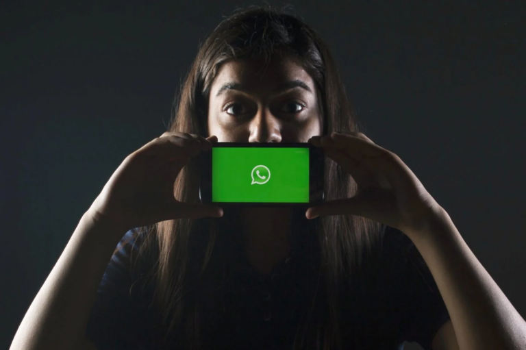 Quels sont les codes secrets que les jeunes s’envoient sur WhatsApp ?