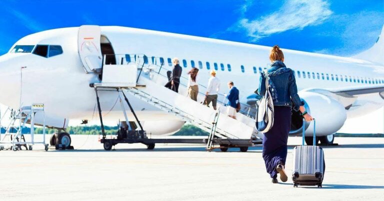 Pourquoi ne faut-il jamais embarquer dans un avion en premier ?