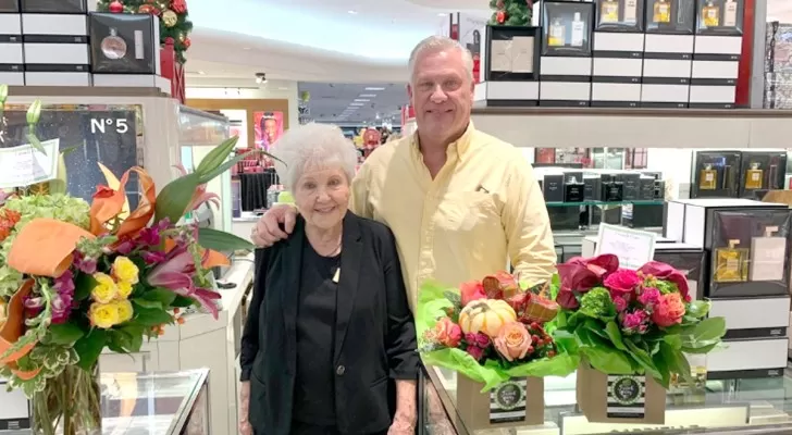 Une femme de 90 ans travaille depuis 74 ans dans la même entreprise sans jamais s’absenter