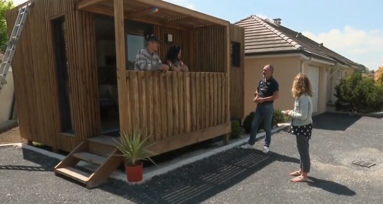 Pour éviter la maison de retraite, il installe son père de 83 ans dans un studio de jardin à côté de chez lui