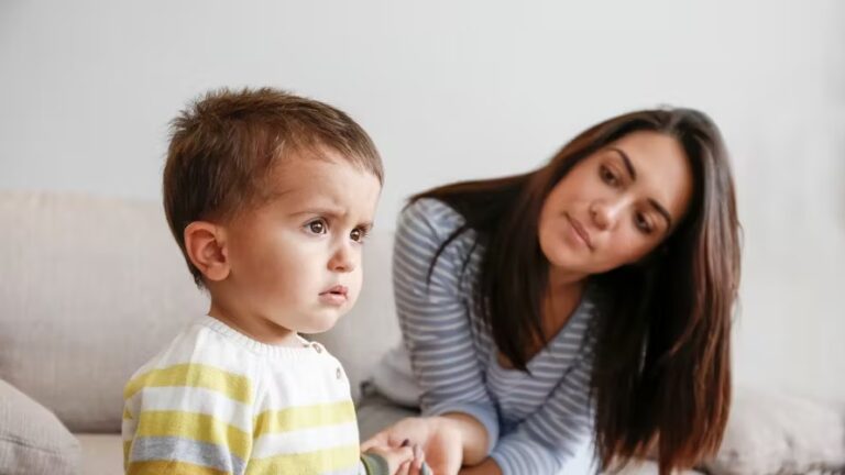 Voici la phrase importante à dire à son enfant quand il est en colère selon une psy