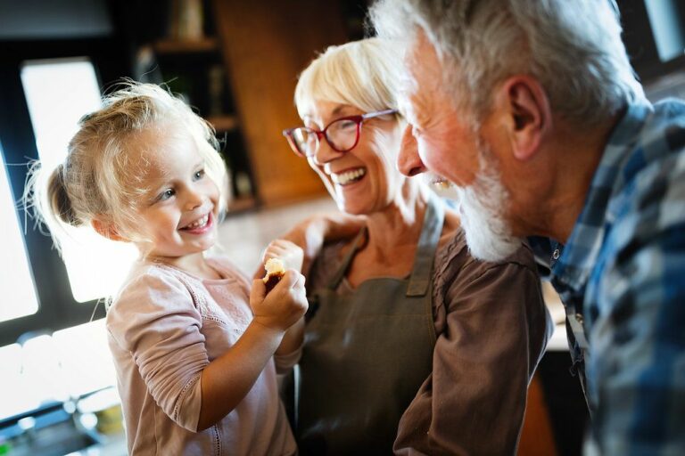 Les Enfants Privilégient la Compagnie de leurs Grands-Parents à celle de leurs Parents, révèle une Étude