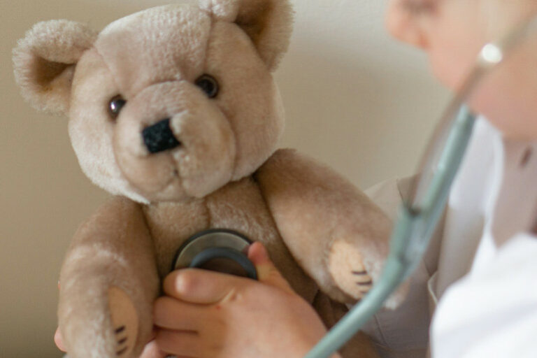 Quelle est la différence entre « docteur » et « médecin » ?