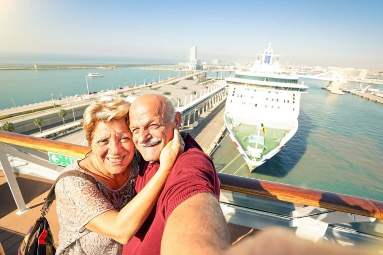 Ils passent leur retraite en croisière : une alternative économique à la maison de retraite