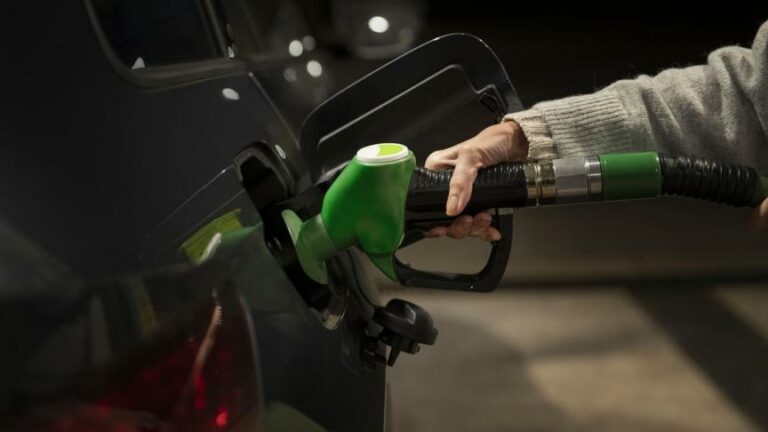 Pourquoi il vaut mieux faire le plein d’essence la nuit plutôt que le jour