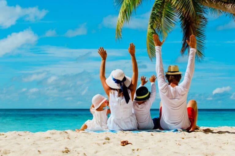 Vacances d’été : à partir de quel revenu peut-on réellement se permettre de partir chaque année ?