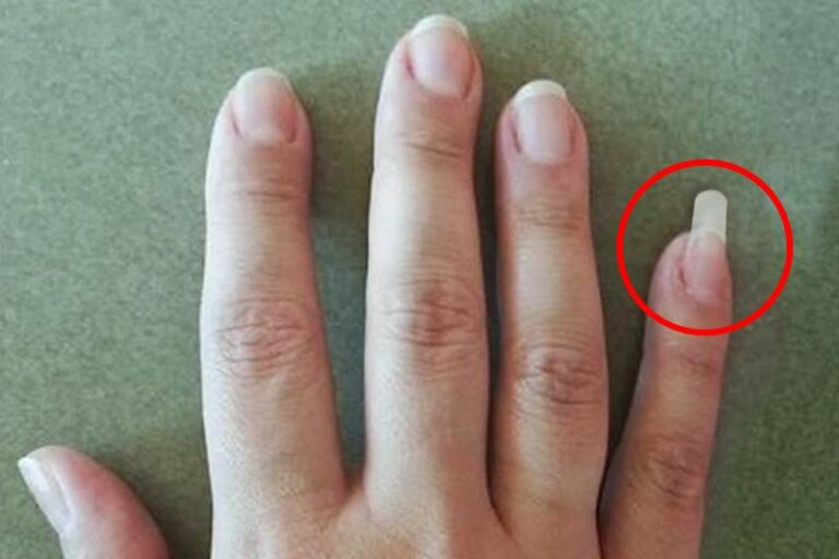 Pourquoi certaines personnes laissent pousser l’ongle du petit doigt ?