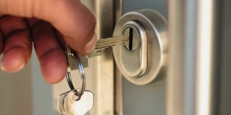 Comment un geste simple renforce la sécurité de votre maison la nuit