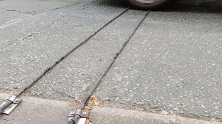 À quoi servent ces fameuses bandes noires qu’on voit sur les routes ?
