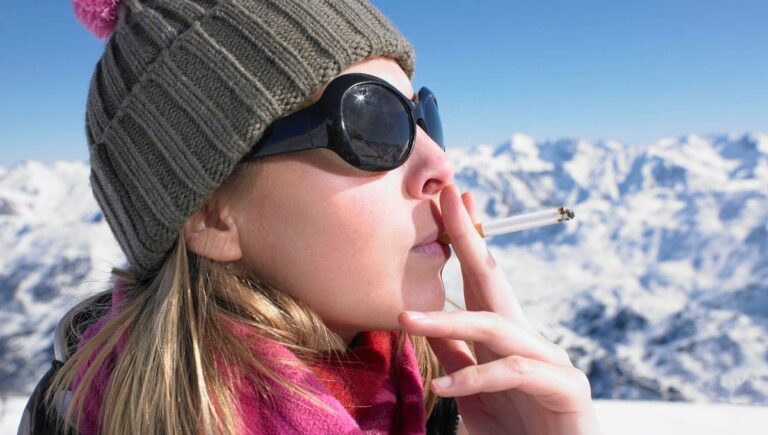 Interdiction de fumer sur les pistes de ski : une nouvelle mesure pour protéger l’environnement et la santé