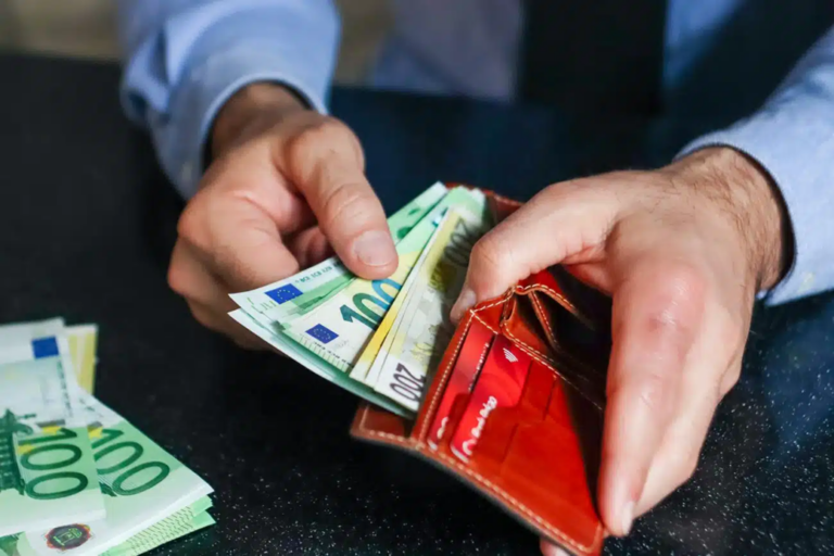 Argent liquide : combien pouvez-vous garder chez vous légalement ?