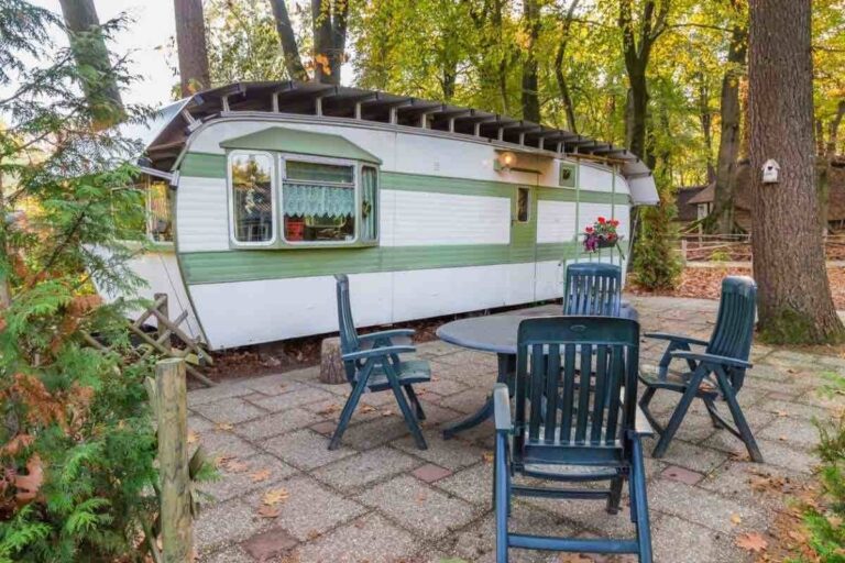 Installer une caravane dans son jardin : ce que dit réellement la loi