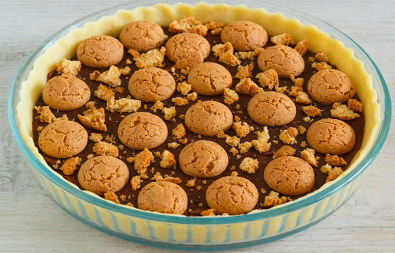 Tarte aux amaretti : la recette parfaite avec une crème au chocolat et une pâte brisée maison