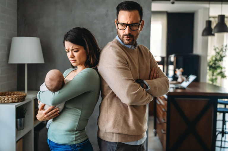 Pourquoi certains estiment que le divorce devrait être interdit après la naissance d’un enfant