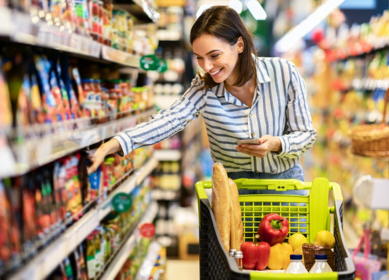 Préférer faire ses courses seul est lié à ces  traits qui font défaut à beaucoup