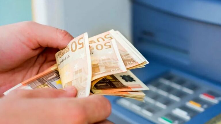 France : La banque a l’obligation de signaler les retraits d’espèces au-delà d’une certaine limite