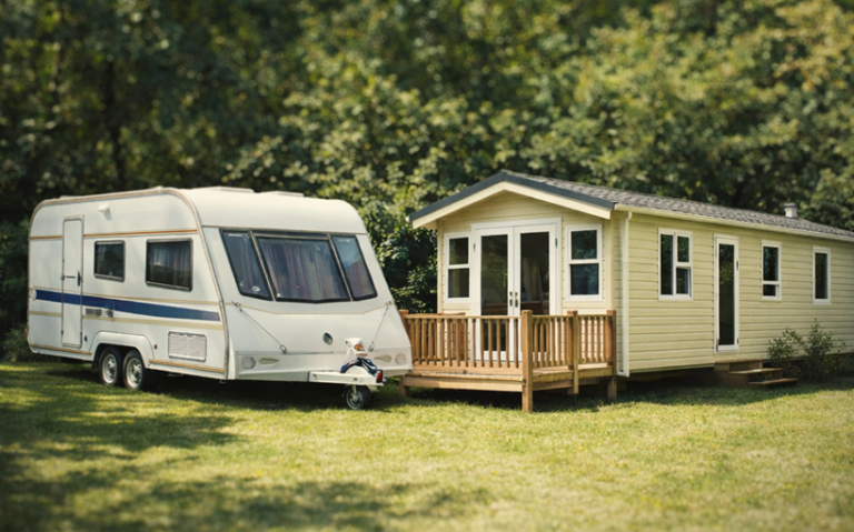Peut-on installer une caravane ou un mobil-home dans son jardin ? Ce que dit vraiment la loi