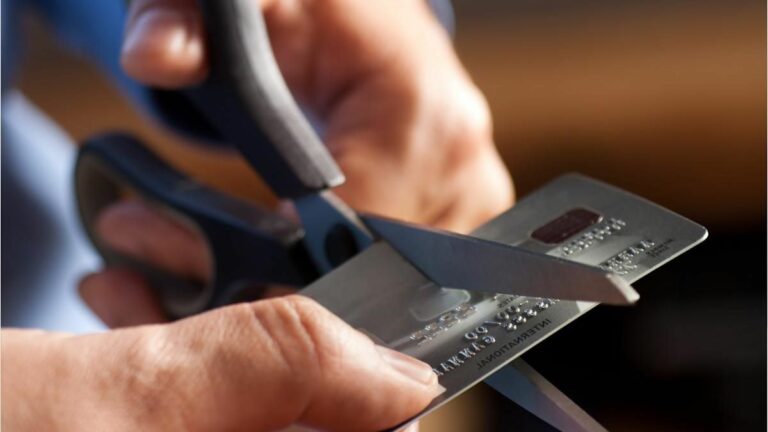 Ne coupez plus votre carte bancaire biométrique périmée : un réflexe devenu obsolète