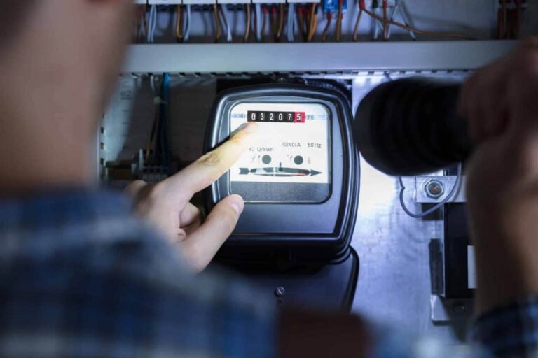 Facture d’électricité : ce simple appareil peut continuer à consommer même lorsqu’il semble éteint