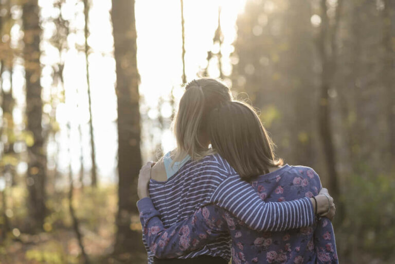 Les habitudes qui distinguent une amitié sincère d’une relation à sens unique