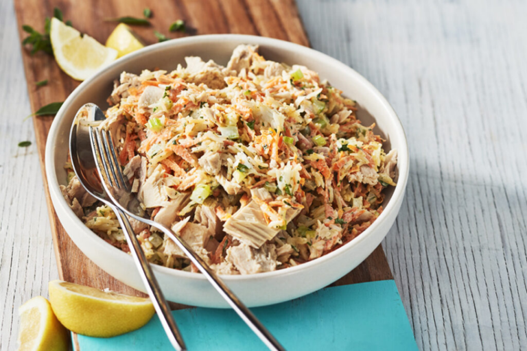 La salade de riz au thon que l’on adore préparer tout l’été