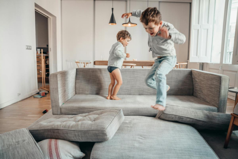 À quel âge les enfants commencent-ils vraiment à tester les limites de leurs parents ?